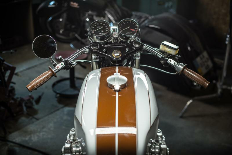 Honda CB750 en cours de restauration